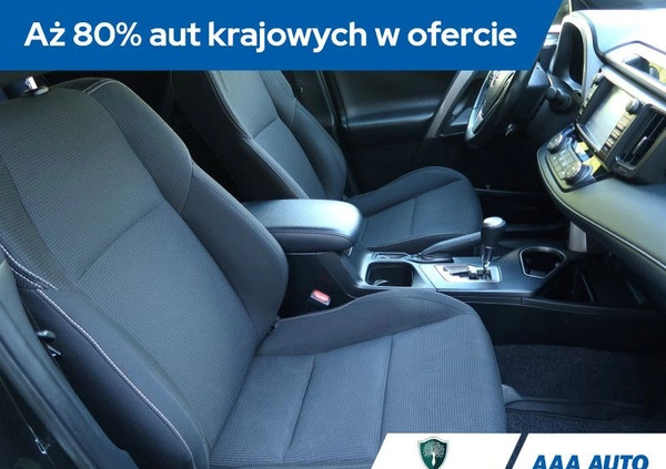 Toyota RAV4 cena 98000 przebieg: 74711, rok produkcji 2017 z Radom małe 326